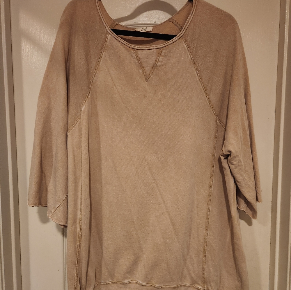 Easel Short Sleeve sweatshirt size Medium